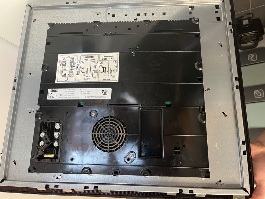 Placa de Indução Zanussi ZEI6240FBV