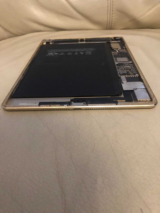 Carcaça traseira com bateria "dourada" ipad A1566
