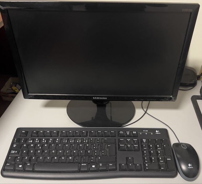 Monitor teclado e rato