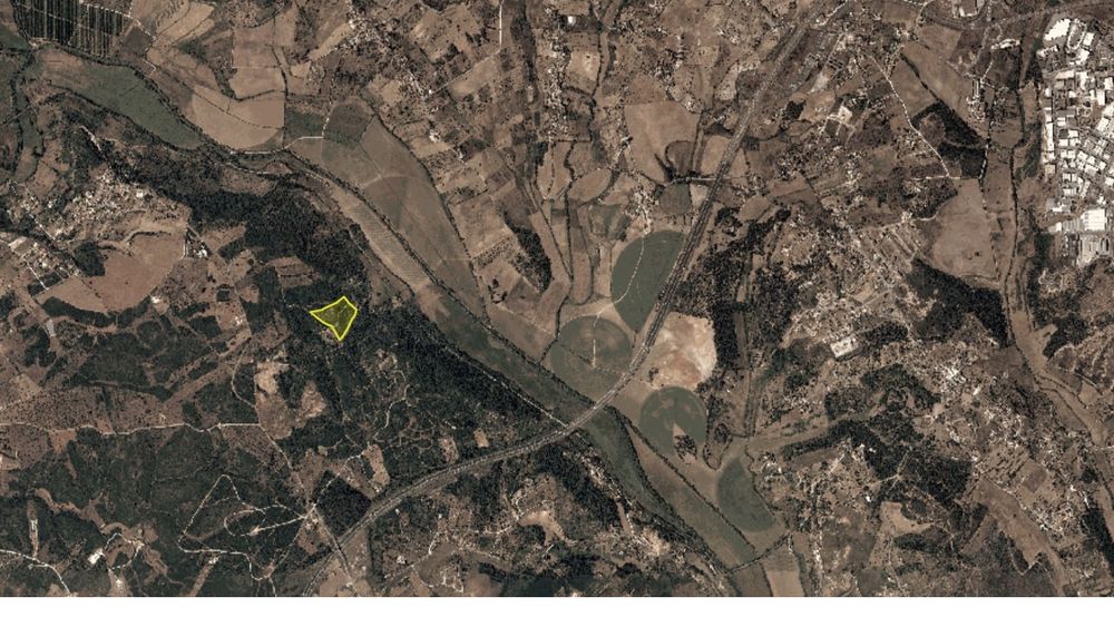 Terreno com 29.760m2 perto da A1