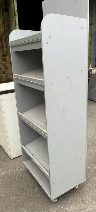 Полка деревяна на 4-5 полок , висота 160*70