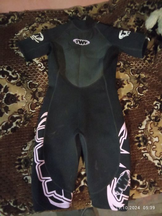 Продати гідрокостюм 16-го розміру