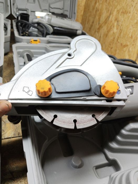 Bruzdownica titan 1700w do kabli  do podlogowki