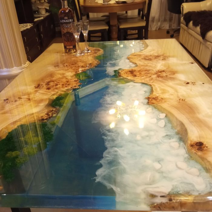 Пропонную кухонні, кофейні столи.