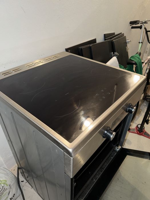 Kucnia indukcyjna Beko FSM69301XCT