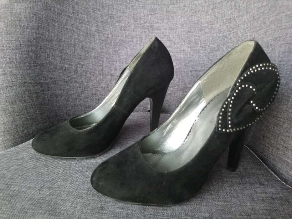 Szpilki czarne zamszowe roz. 35