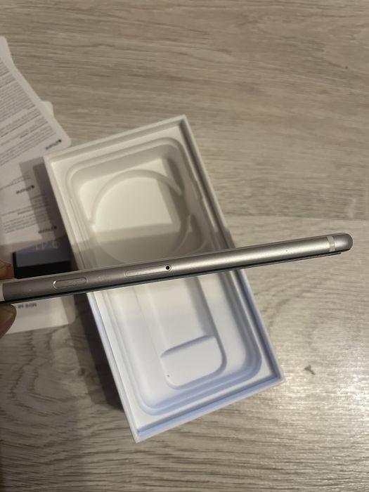 iPhone SE white 64GB + case + pudełko