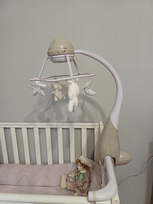 Мобіль chicco з проектором