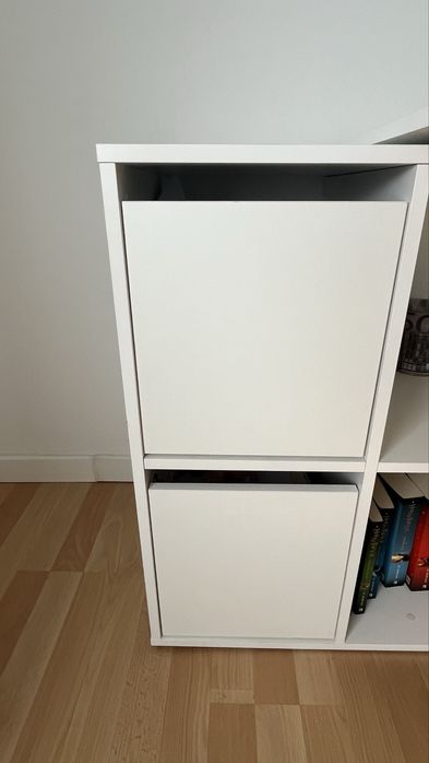 Mesa de escritório branca em bom estado