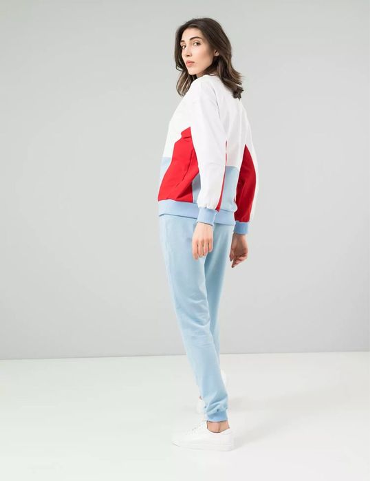 Якісний спортивний костюм для прогулок