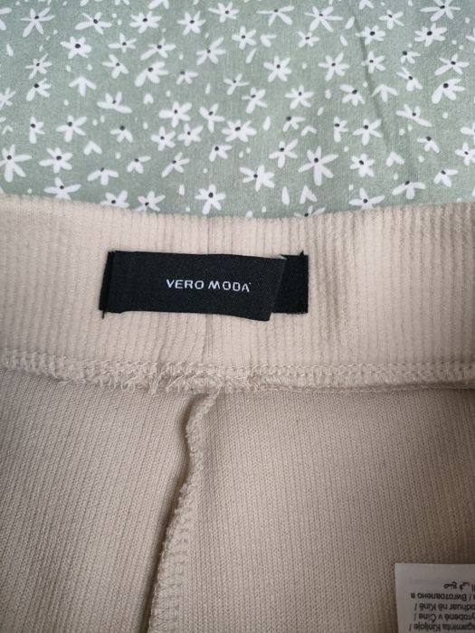 Spodnie materiałowe Vero Moda