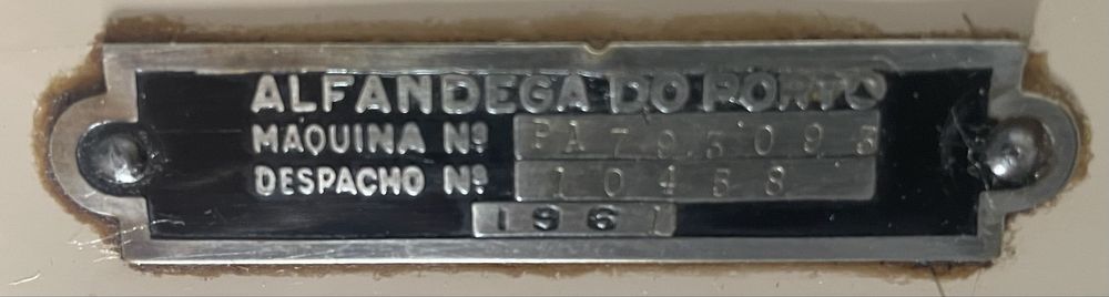 Máquina de costura Singer de 1961. Vários pontos e a trabalhar