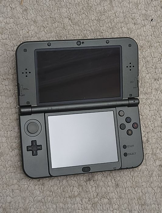 Nintendo 3ds XL metallic black
