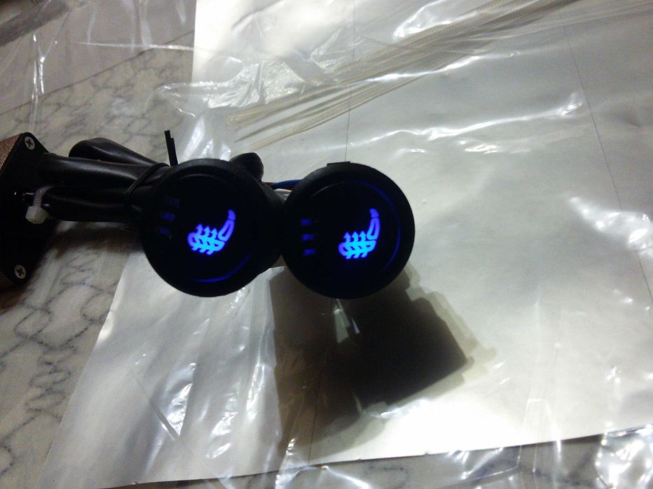 Подогрев сидений из углеволокна. На 2 сидения. Підігрів сидінь