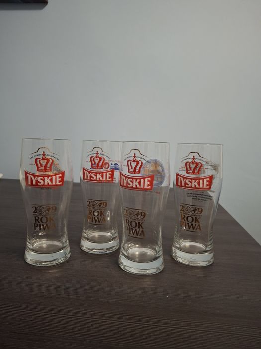 Szklanki na piwo z napisem Tyskie