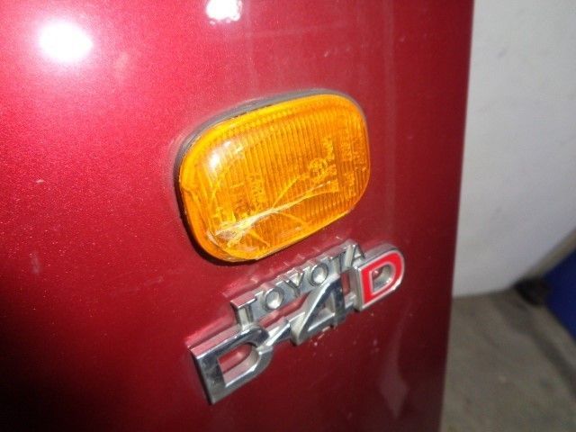 GUARDA-LAMAS FRONTAL ESQUERDO TOYOTA AVENSIS 2004