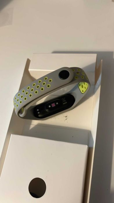 Xiaomi Mi Band 4 + Acessórios - Bom estado e caixa original