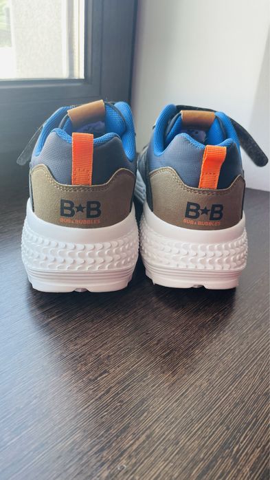Продам новые кроссовки  B&B