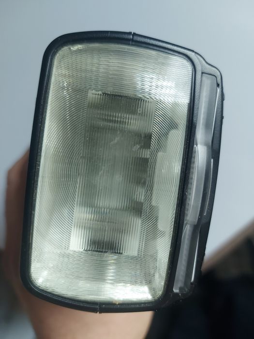 Спалах Nikon SB 910 в гарному стані, але є косметичний нюанс