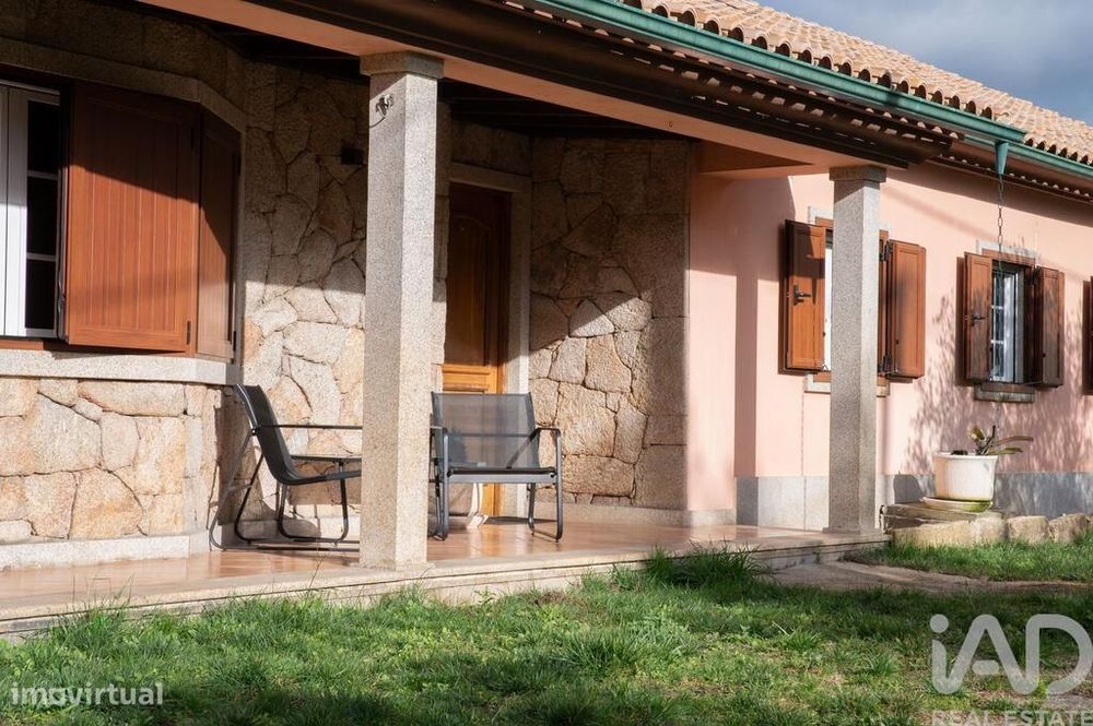 Casa / Villa T4 em Vilela do Tâmega de 317,09 m2
