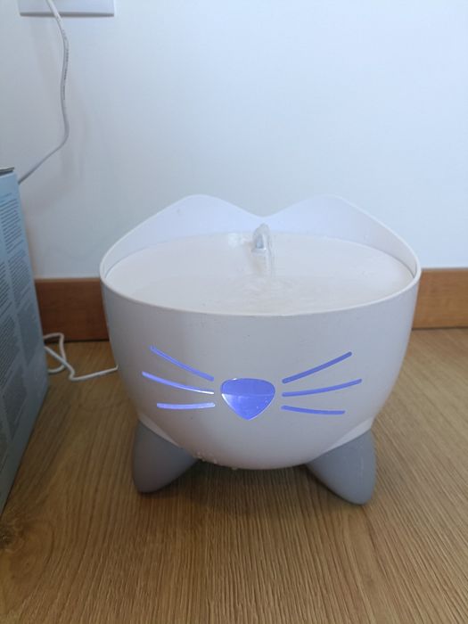 Fonte Pixi da marca Catit