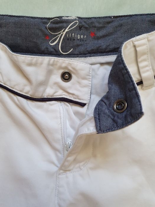 Spodenki/bermudy marki Tommy Hiilfiger (122cm)