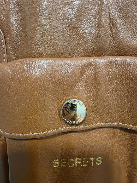 Fendi не звичайний дощовик