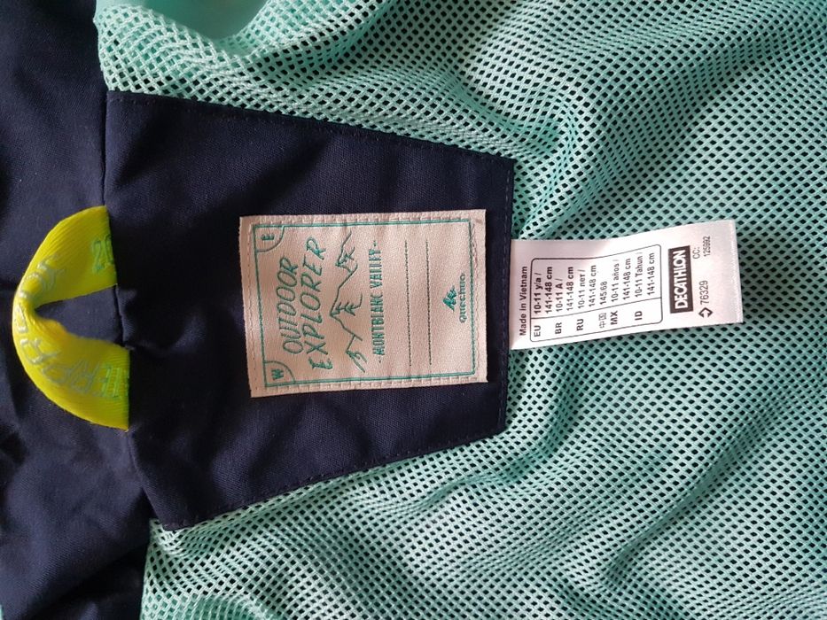 Дождевик ветровка на девочку 10-11 лет. Quechua 141-148