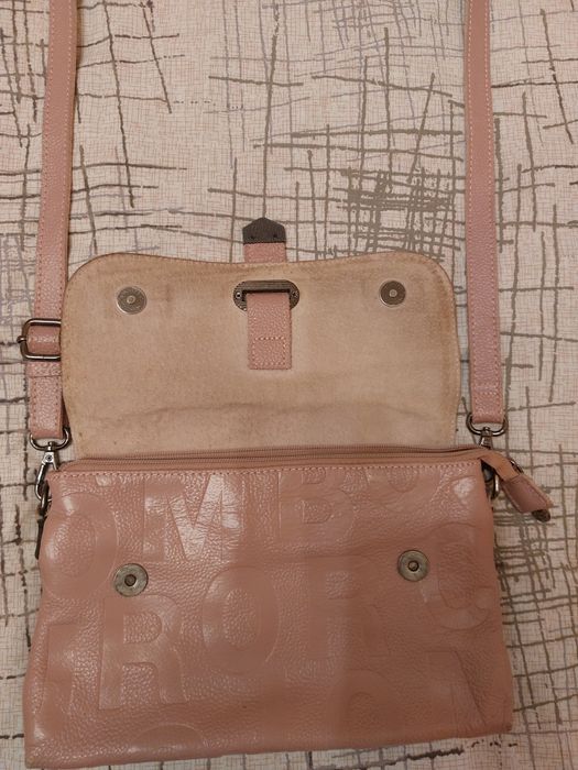 Сумки жіночі різні.