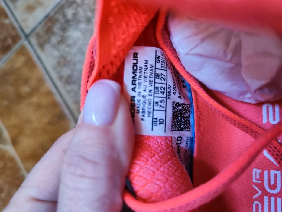 Кроссовки Under Armour (27 см)
Приложение уже установлено
Unde
