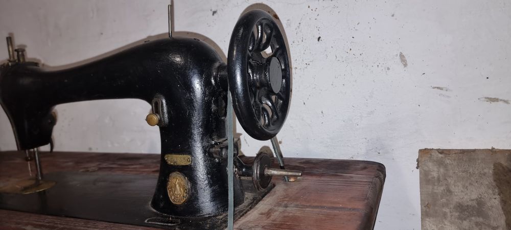 Швейна машина Singer