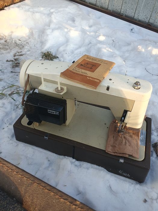 Maszyna do szycia Łucznik 466 komplet zestaw książka poradnik dodatki