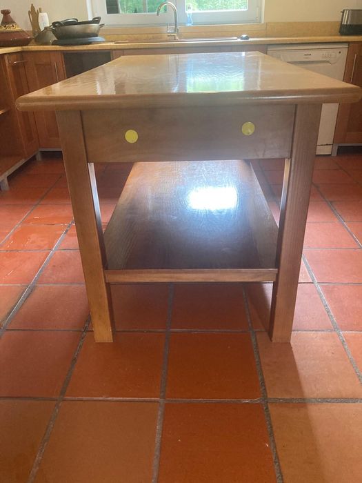 Mesa de cozinha - madeira maciça