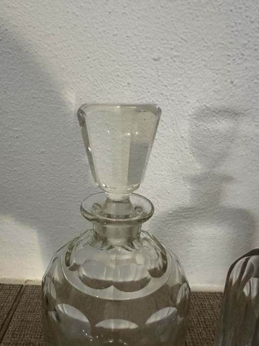 Par de garrafas/licoreiras em vidro lapidado