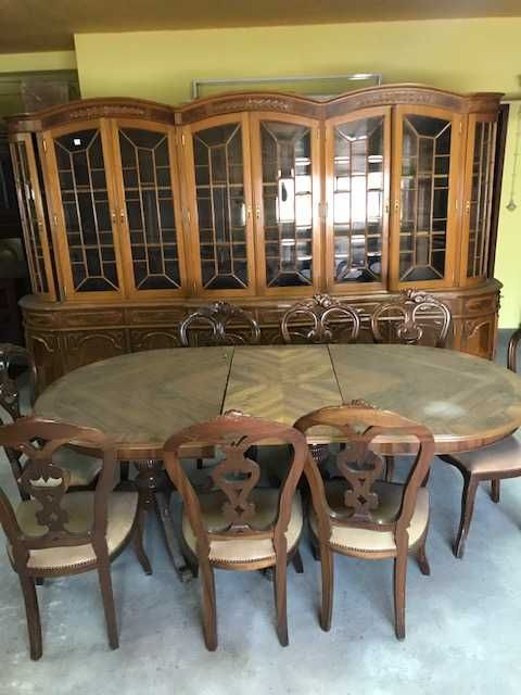 Sala de jantar em nogueira