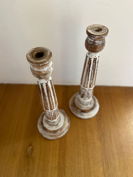 Par de tocheiros rústicos em madeira