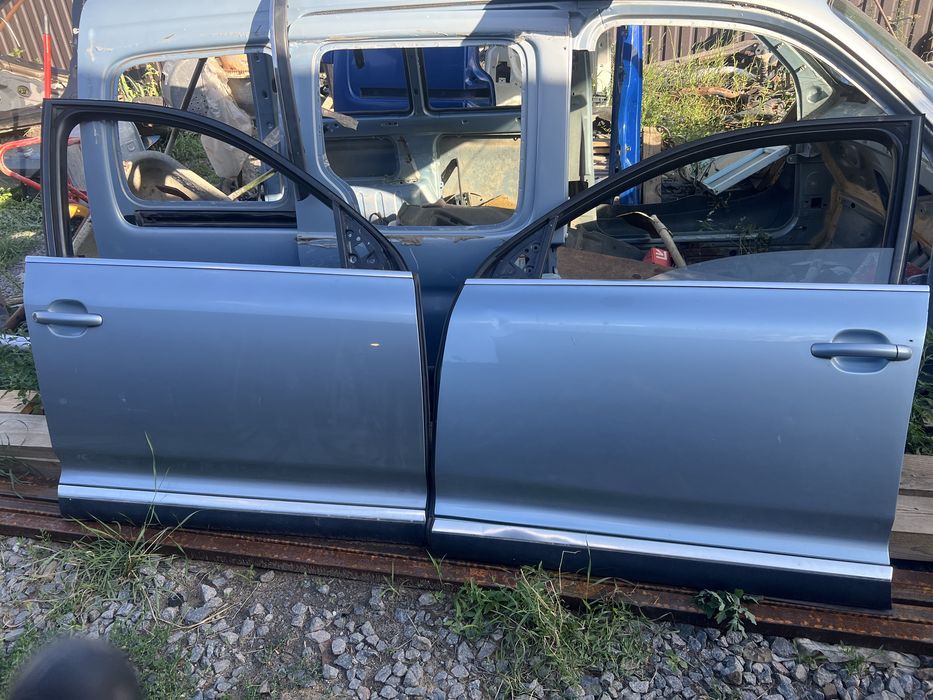 Дері передні 2007р Volkswagen Touareg Туарег