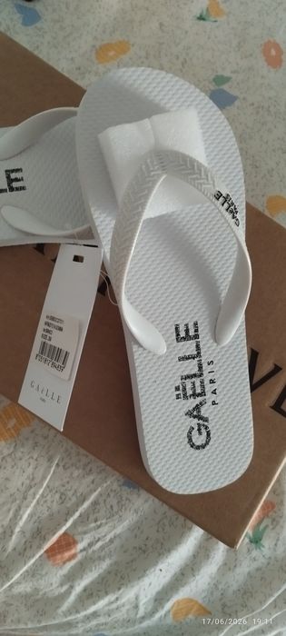 Chinelos marca Gaelle Paris