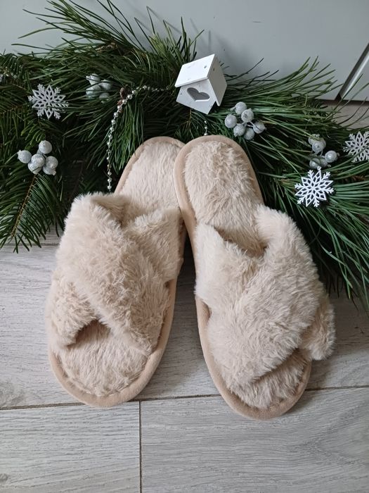 Beżowe, futrzane kapcie po domu, rozmiar 40