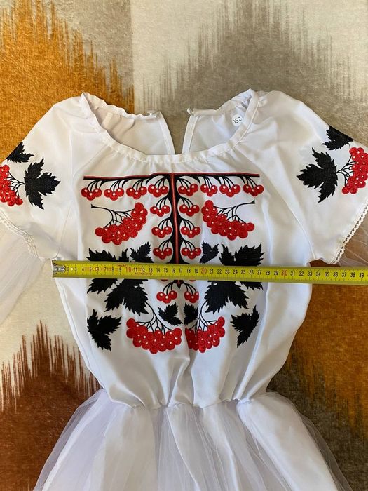 НОВЕ дитяче вишите плаття, зріст 152 см