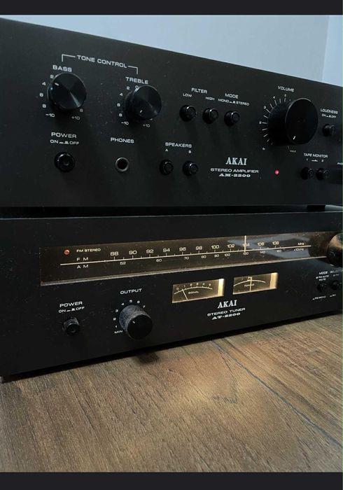Zestaw grajacy firmy Akai AT-2200 i AM-2200