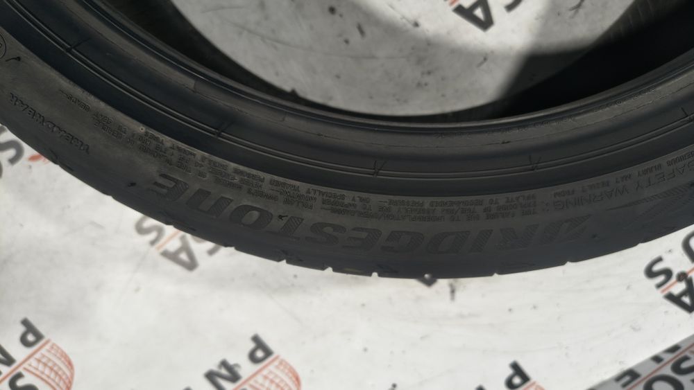 2 pneus semi novos 225-40R19 Bridgestone - Oferta dos Portes