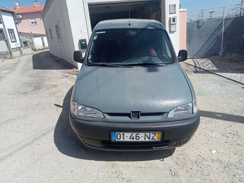 Carrinha má de pintura  mas com motor ótimo e confiável