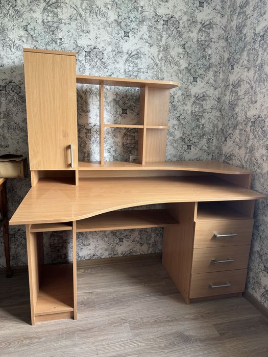 Стол письменный, стіл компьютеиний