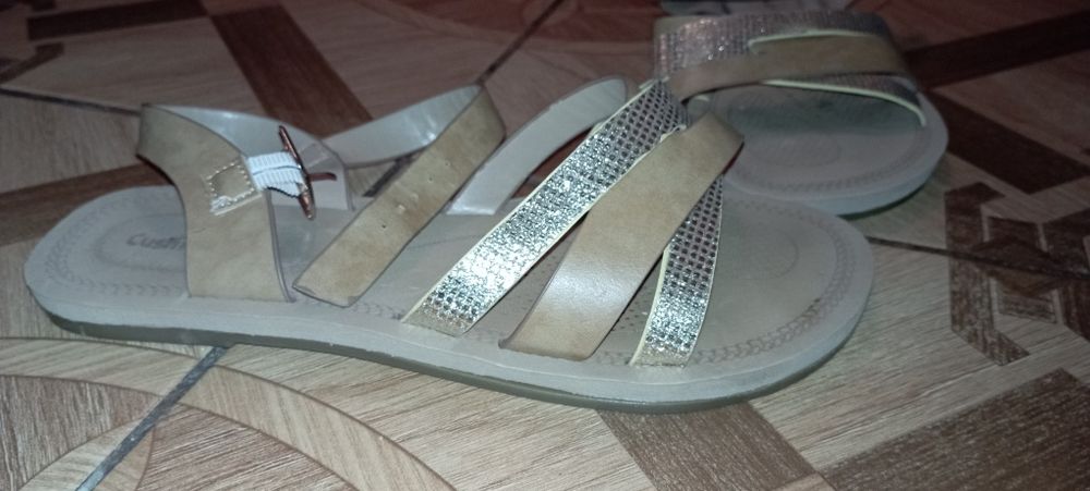 Босоніжки жіночі