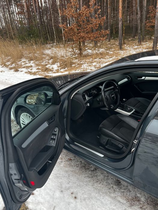 Samochód osobowy Audi A4B8