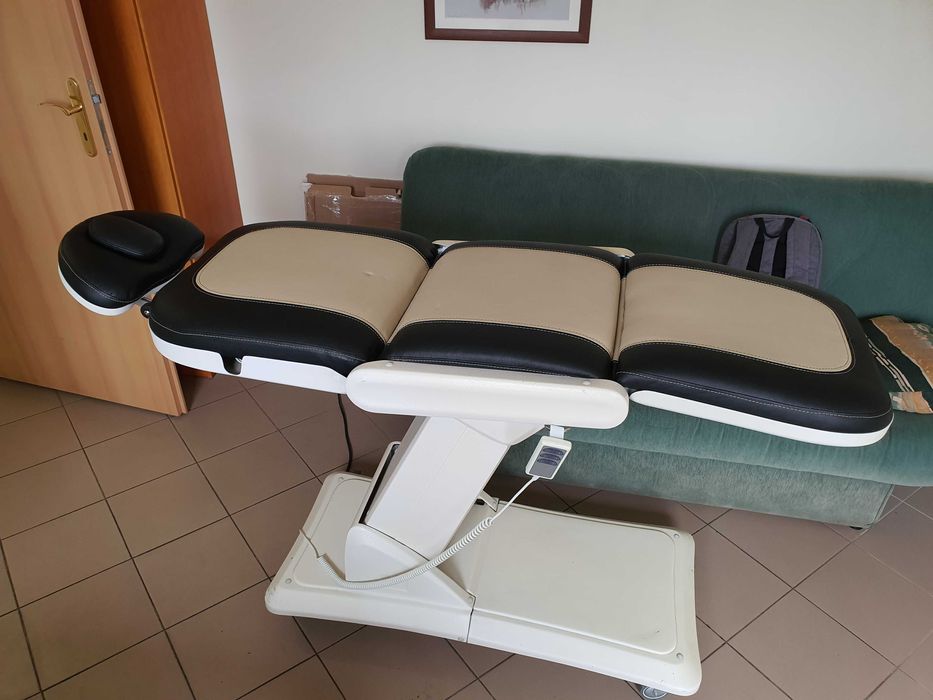 Elektryczne, regulowane łożko kosmetyczne , do masażu.