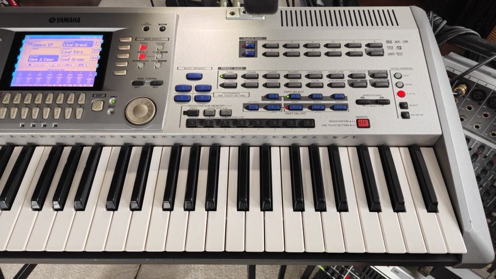 Yamaha 9000 Pro + PLG 150-AN + ML case