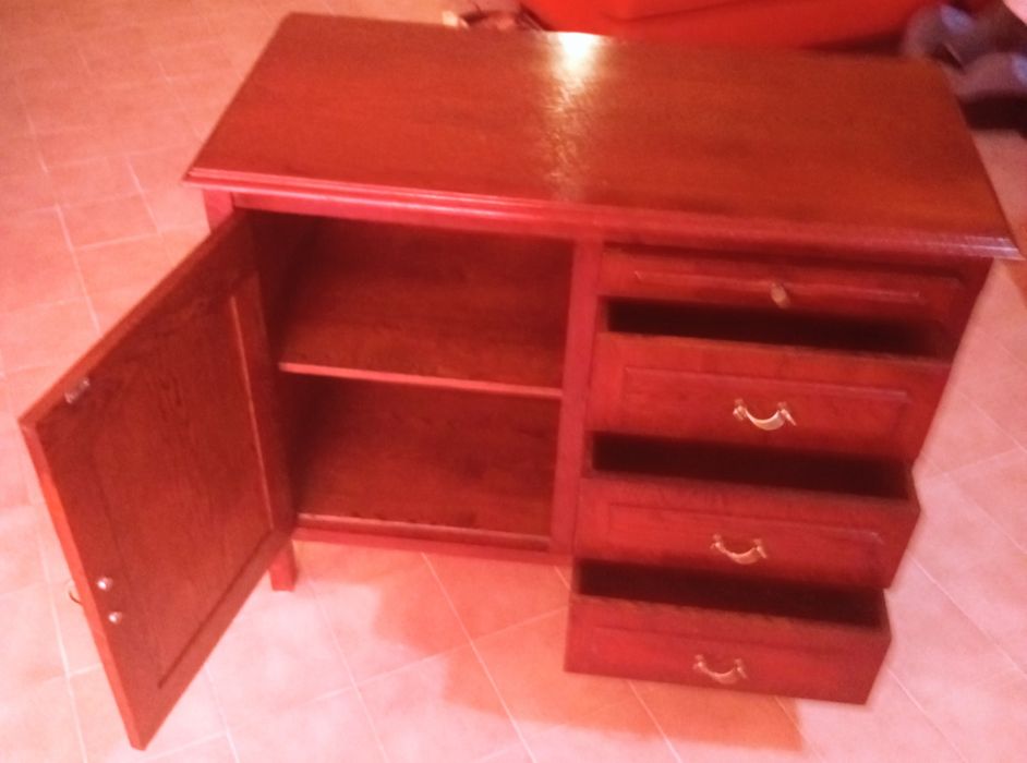 Cómoda ou pequeno aparador