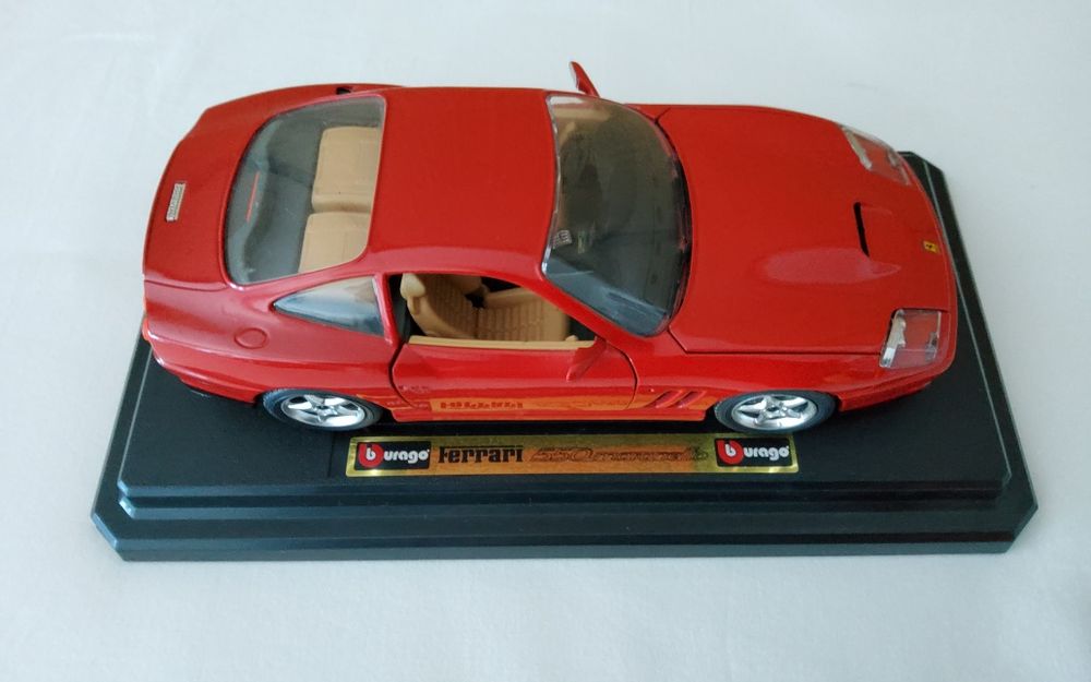 Ferrari 550 maranello - Burago Escala 1/24